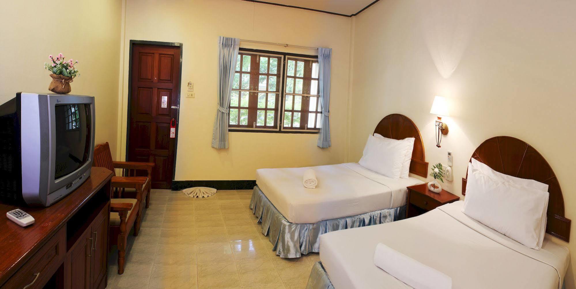 Baan Pron Phateep Patong Exterior foto