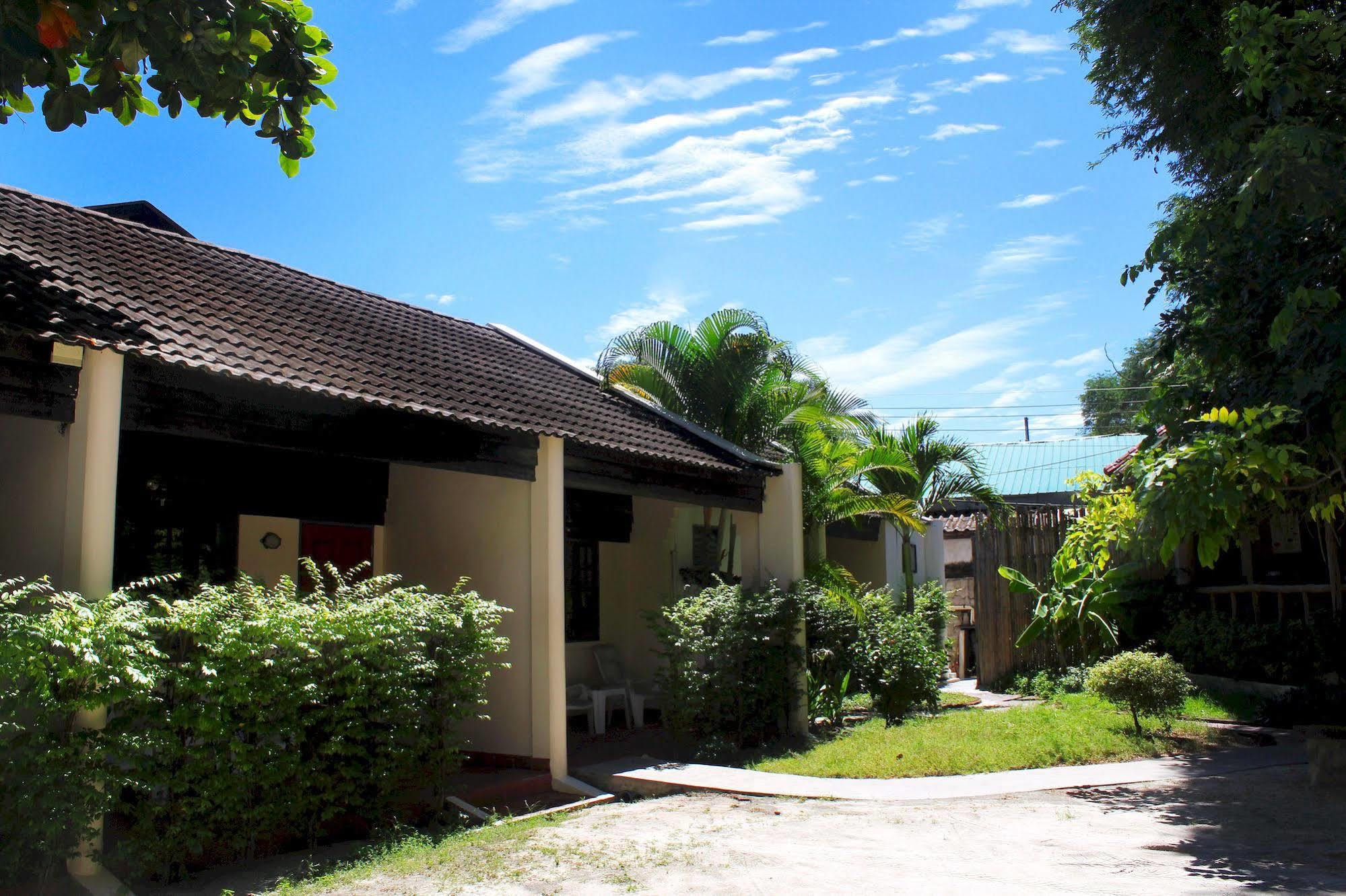 Baan Pron Phateep Patong Exterior foto